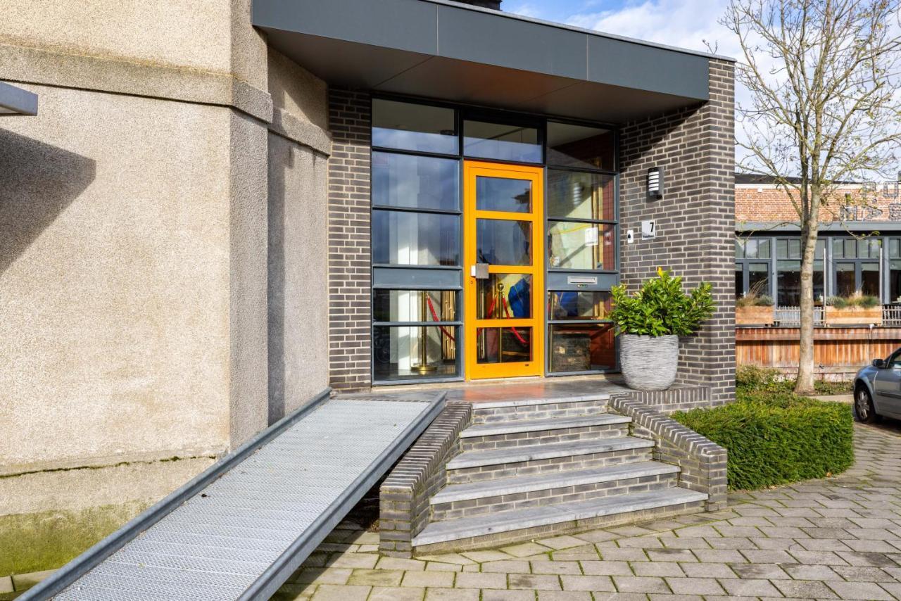 B&B De Tulpentoren Roelofarendsveen Exterior photo