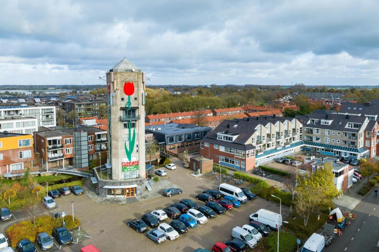 B&B De Tulpentoren Roelofarendsveen Exterior photo
